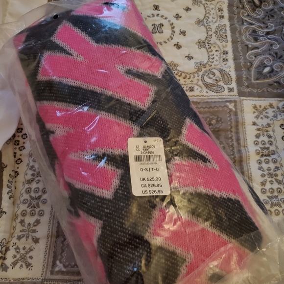 VS/PINK Scarf - Picture 1 of 6